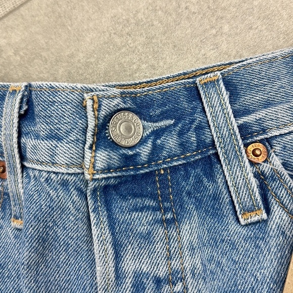 🔆LEVI’S🔆 501 150 year anniversary heart shorts Limited, edition collectors - Picture 11 of 13